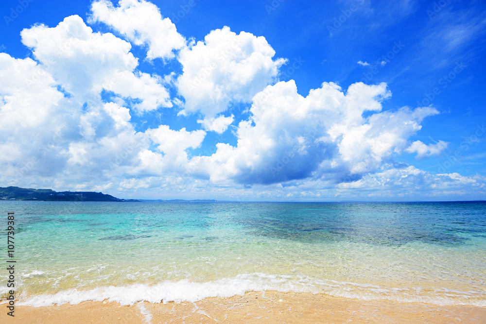 沖縄の美しい海とさわやかな空 Stock 写真 | Adobe Stock