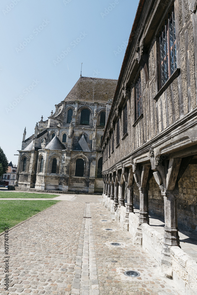 Bibliothèque du chapitre de Noyon