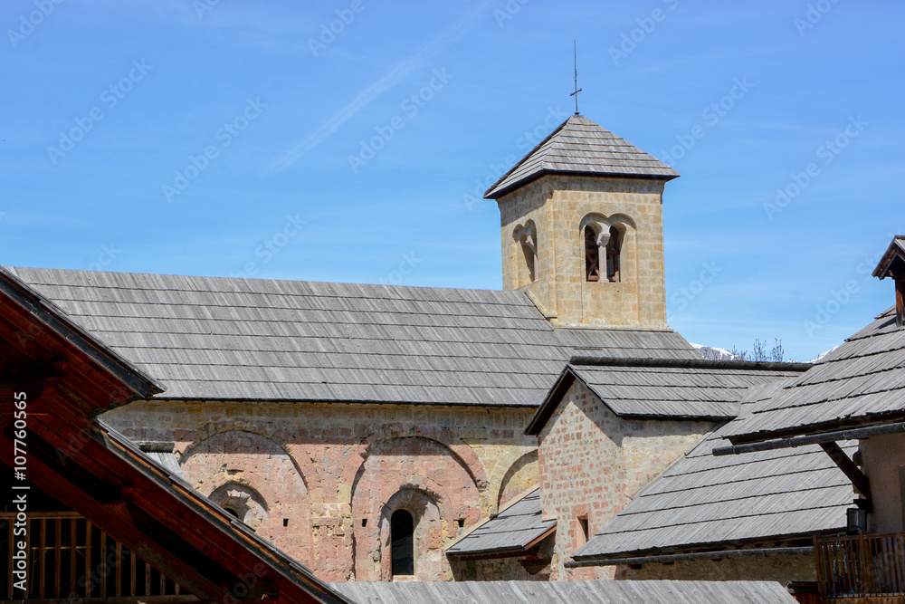 Clochet  de l'Abbaye Notre-Dame de Boscodon, près du lac de Serre-Ponçon