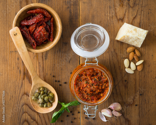 Pesto with dry tomatoes and almonds