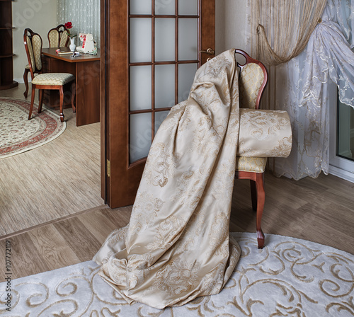 Obraz na płótnie luxury fabric for curtain on the vintage chair w salonie