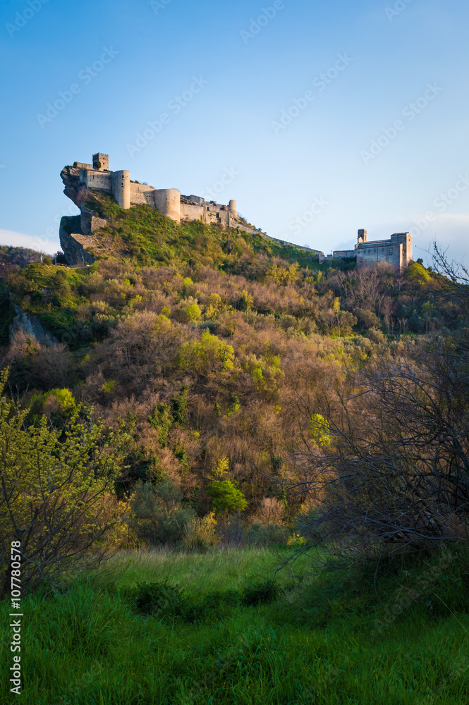 Roccascalesgna - castello medievale sulle montagne dell' Abruzzo (Italia)