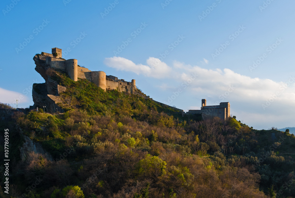 Roccascalesgna - castello medievale sulle montagne dell' Abruzzo (Italia)
