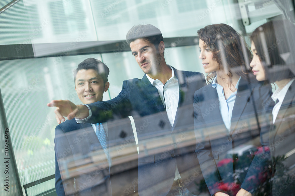 Obraz premium Group diversity business people discuss the goal