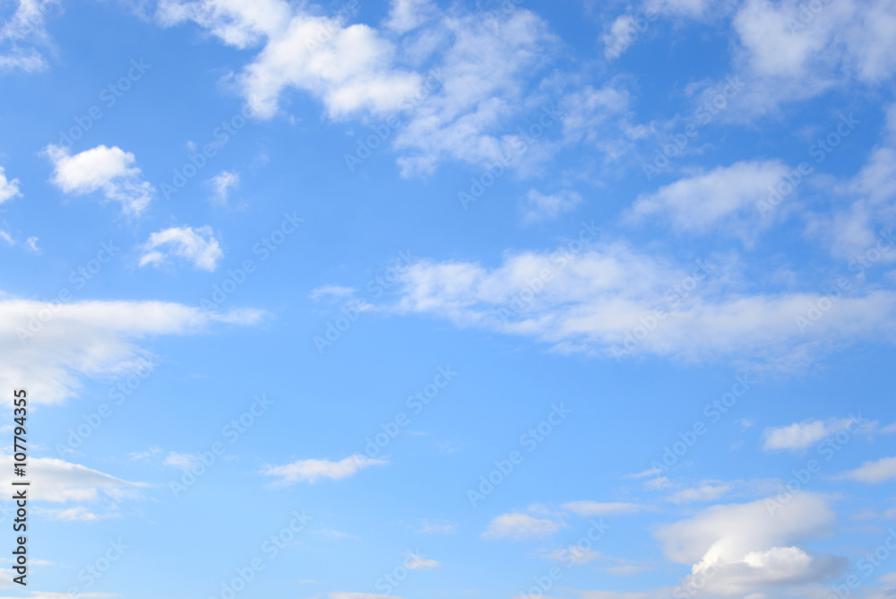 Obraz premium Blue sky with spindrift clouds.