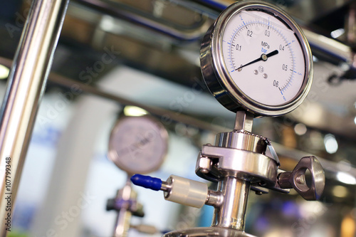 Gauge/sensor in the piping system