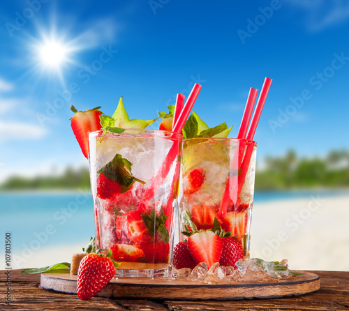 Fototapeta Naklejka Na Ścianę i Meble -  Summer drinks with blur beach on background