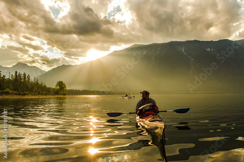 Fényképezés The man in a kayak on Lake Baikal