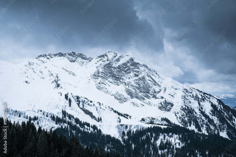Obraz premium montagne neige alpes avoriaz skier ski piste avalanche risque or