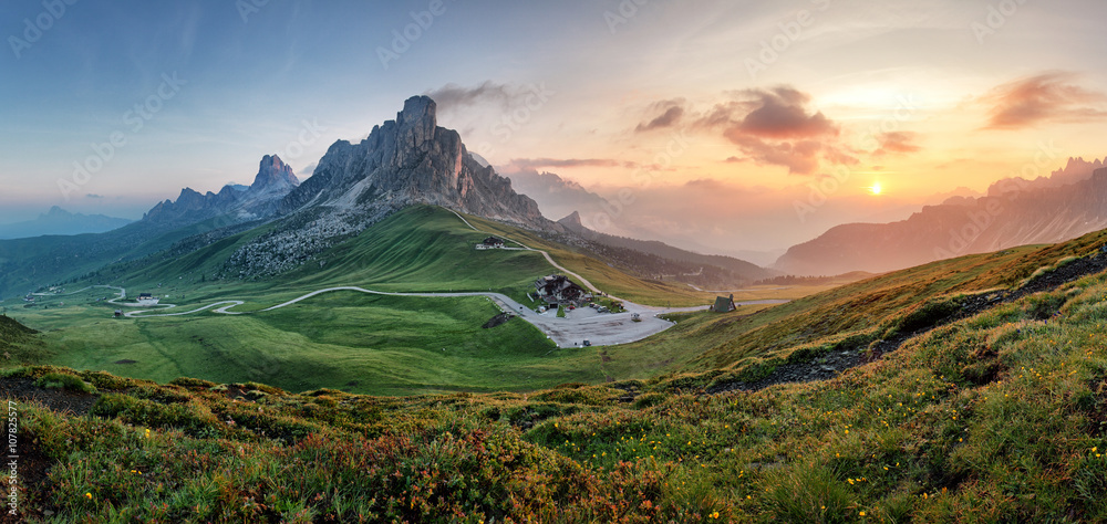 Photo Mountain nature panorama in Dolomites Alps, Italy.