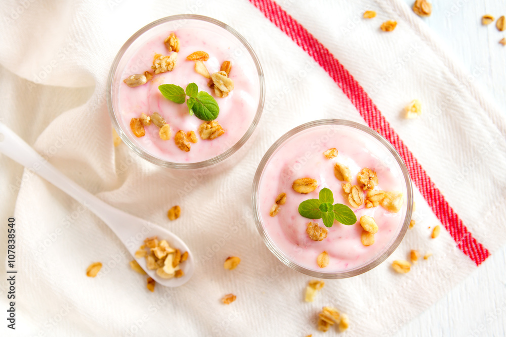strawberry yogurt with granola