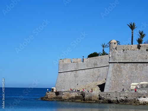 Castillo junto al mar (ID: 107841544)