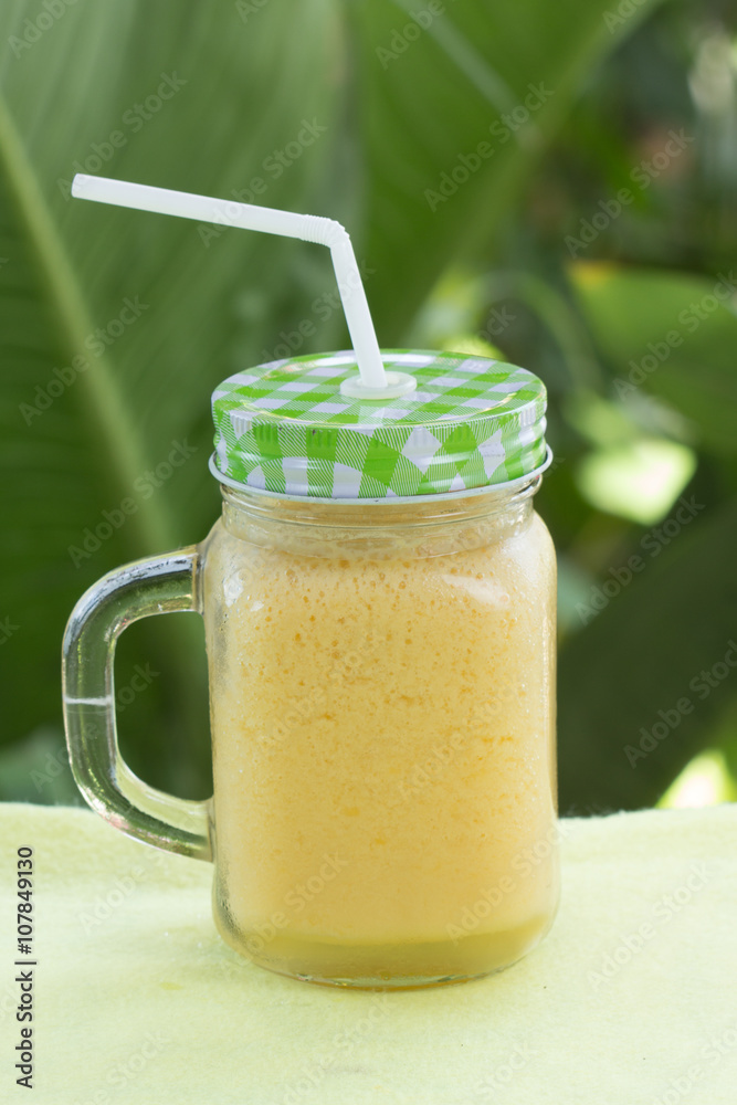 Fresh tropical fruit smoothies Fresh tropical fruit smoothies