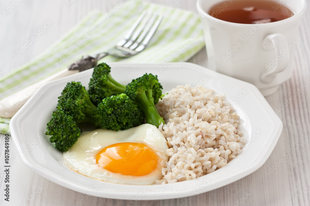 Healthy egg breakfast/Healthy breakfast with egg, brown rice and broccoli Healthy egg breakfast/Healthy breakfast with egg, brown rice and broccoli