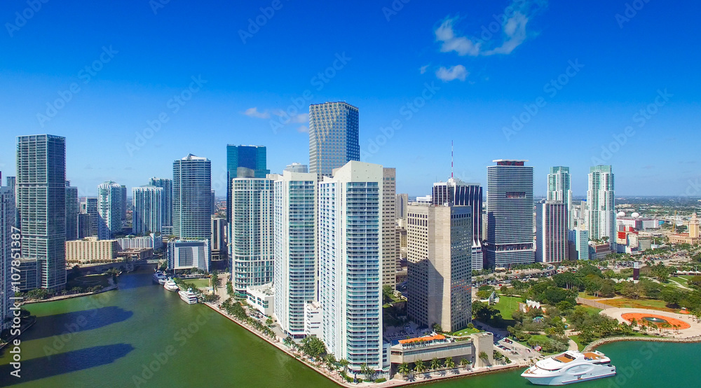 Fototapeta premium Downtown Miami skyline, beautiful aerial view on a sunny day