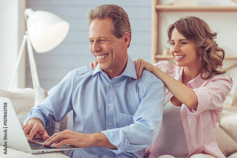 Fototapeta premium Beautiful couple with gadget