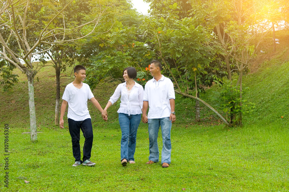 Fototapeta premium Asian Family