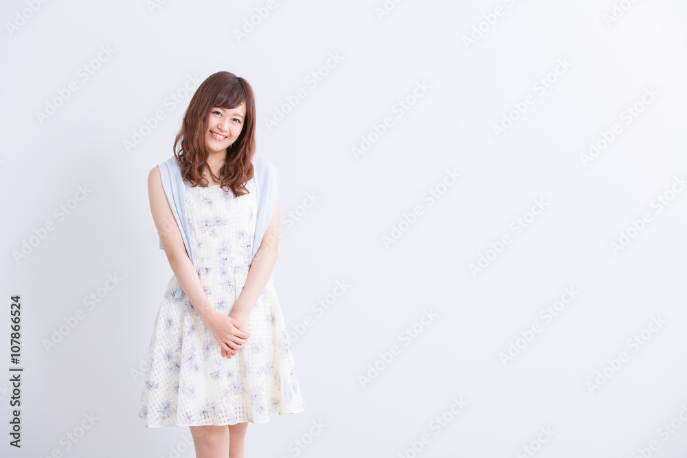 ワンピースの女性 ワンピースの女性