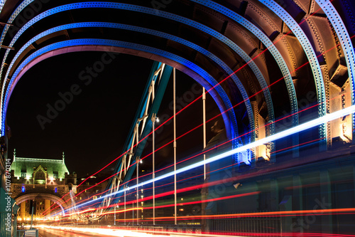 Fototapeta Naklejka Na Ścianę i Meble -  Tower Bridge in London, UK at night time