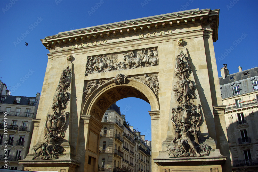 Paris, arc de triomphe de la porte Saint-Denis, France