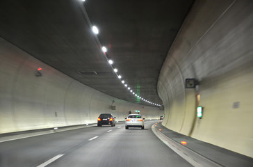 Fotobehang Snelle auto Gubrist tunnel op Zwitserse snelweg  © puchan