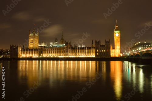 ウェストミンスター宮殿の夜景