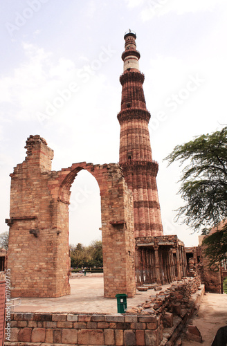 Minaret Qutub-Minar Tower, New Delhi, India