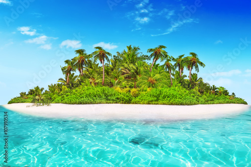 Fototapeta Naklejka Na Ścianę i Meble -  Whole tropical island within atoll in tropical Ocean.
