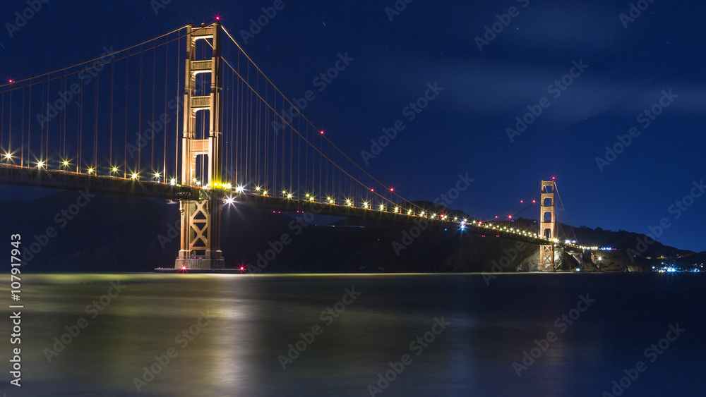 Fototapeta premium golden gate bridge in the night
