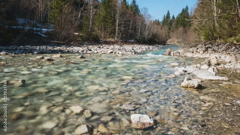 Fluß Ostrach im Hintersteiner Tal im Zeitraffer