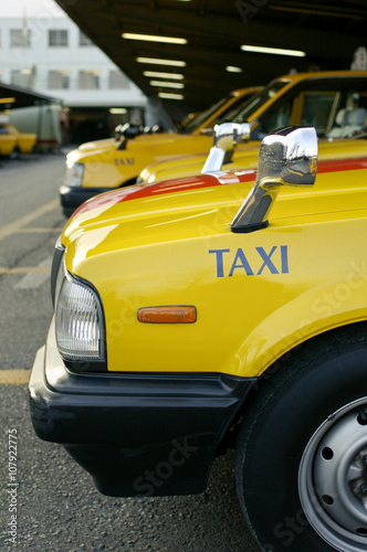 タクシー 昼 © onotorono