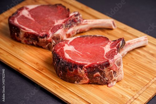 Bild auf Leinwand raw Tomahawk Steak