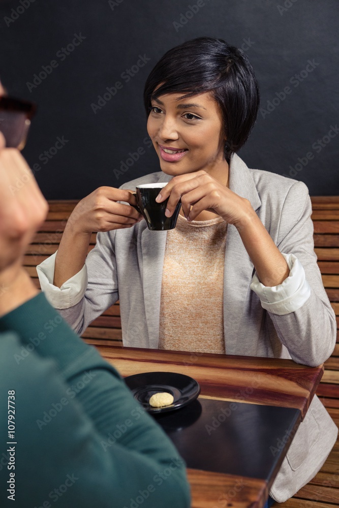 Obraz premium Couple having a coffee together