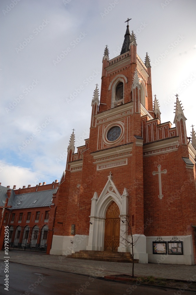 Obraz premium Red Catholic church in the Ukraine in Kharkov.