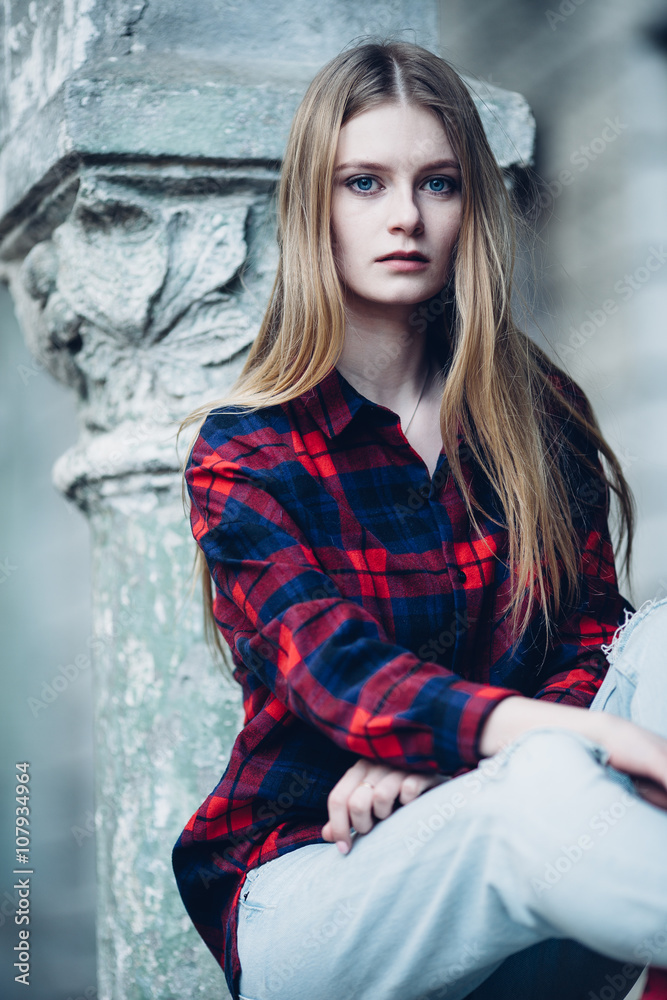 Fototapeta premium Blonde pretty girl standing in front of building