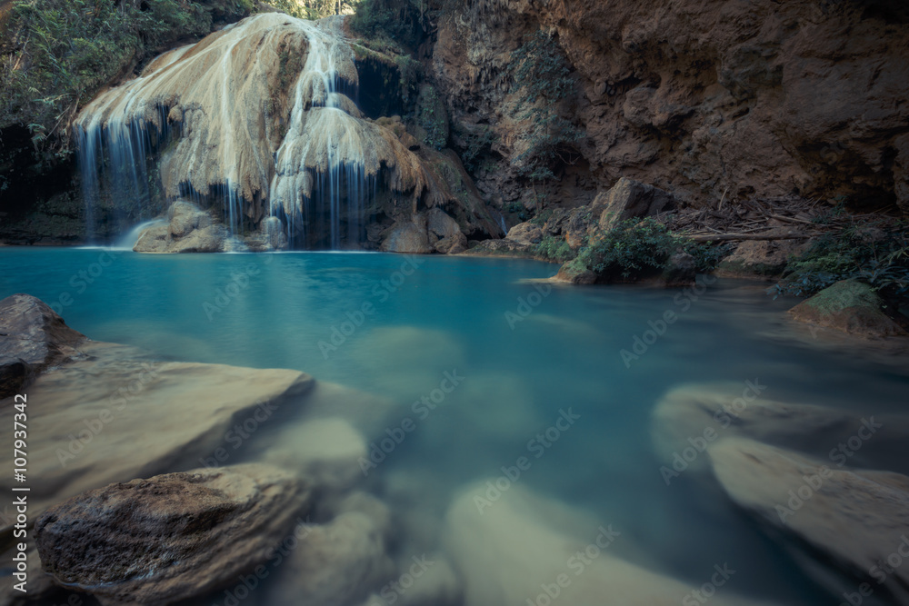 Naklejka premium wonderful waterfall with colorful tree in thailand