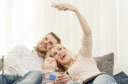Familie macht ein Selfie