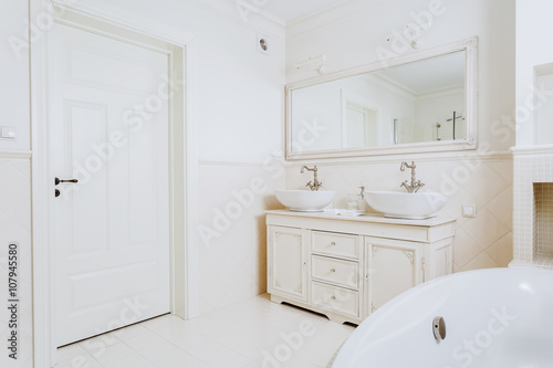 Fototapeta Naklejka Na Ścianę i Meble -  Bathroom in a hotel