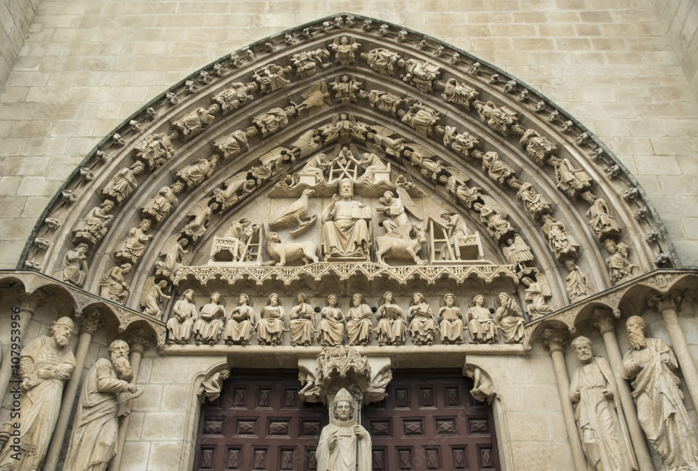 Tímpano y dintel de la Puerta del Sarmental de la Catedral de Burgos foto  de Stock | Adobe Stock