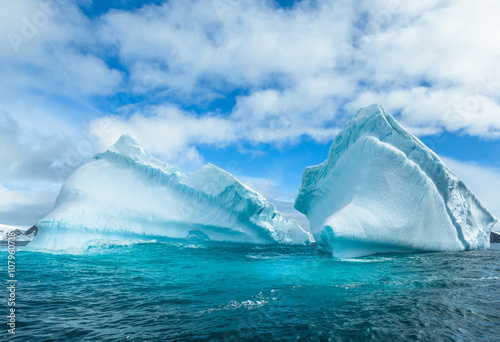 Snow and ices of the Antarctic islands