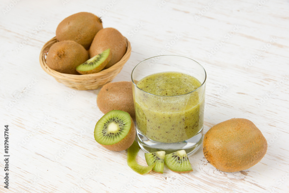Kiwi with drink
