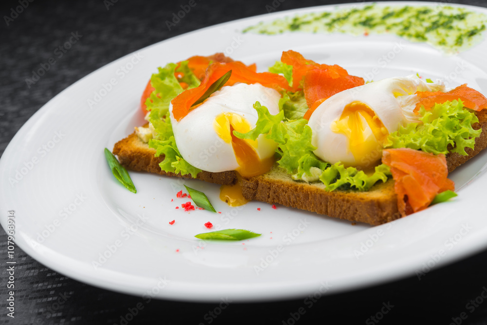 poached egg and green salad