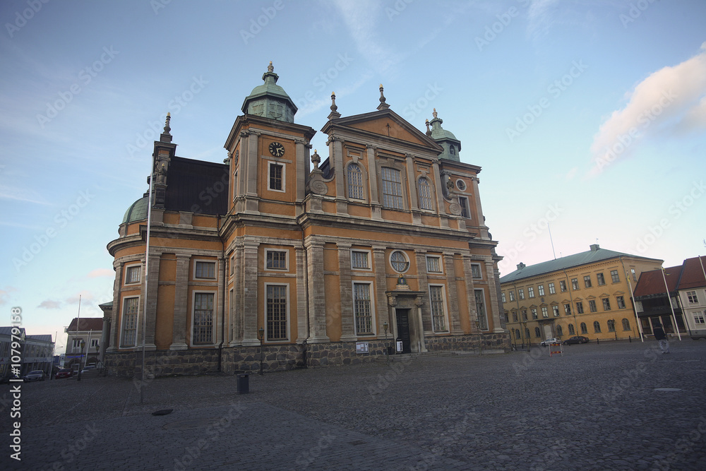 Kalmar Domkyrka som ligger stortorget den byggdes på 1600-talet men saknar fortfarande kupol