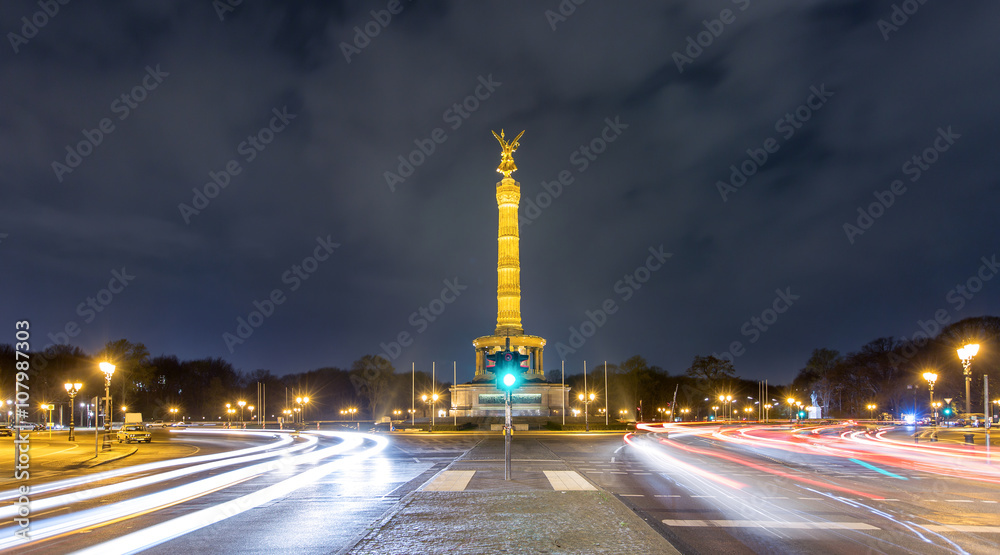 Obraz premium Siegessäule in Berlin bei Nacht