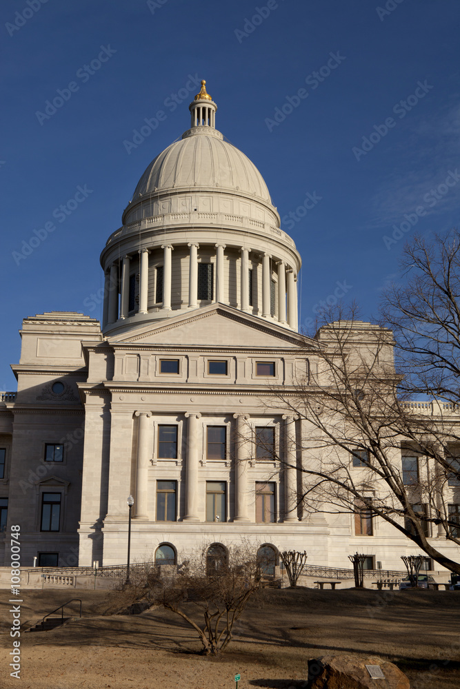 Fototapeta premium Exterior of the Arkansas State Capitol building in Little Rock, Arkansas 