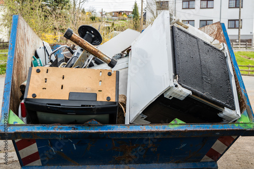 Elektroschrott Container photo