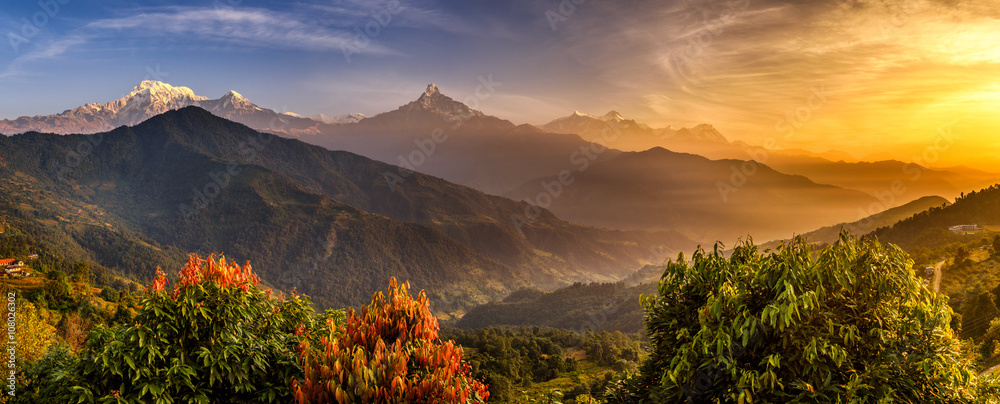 Fototapeta premium Wschód słońca nad Himalajami