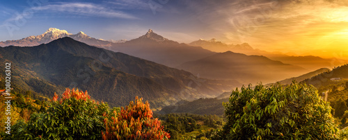 Wschód słońca nad Himalajami
