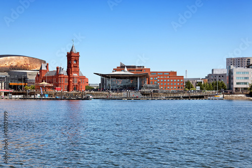 Skyline Cardiff Bay mit Pierhead Building und Senedd