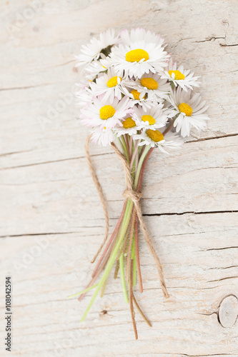 Fototapeta Naklejka Na Ścianę i Meble -  Bouquet of daisies on white wooden background